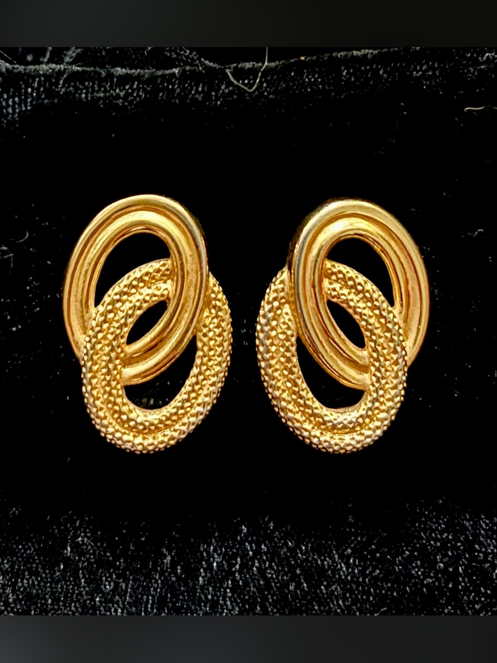 MONET Signed Gold Tone Oval Bezel Twist Hammer Double Link Clip-On Earrings
